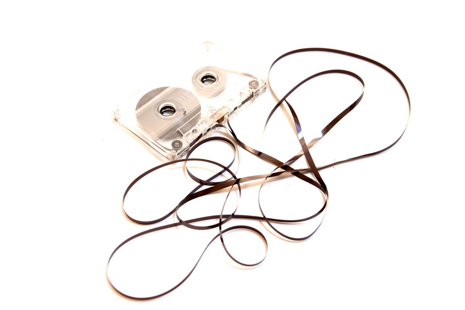 Ambiente di studio con libri e materiali musicali storici